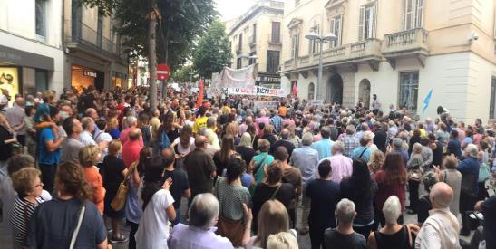 Manifestació reclamar que l'Ajuntament col·labori amb el referèndum de l'1-O (Foto: @CUPMataro)